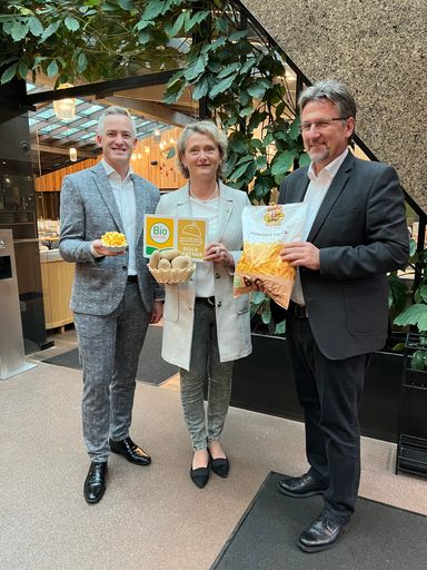 Vorschau Bild von Bio-Bauern, Bio-Großhändler und Bio-Gastronomie im
gemeinsamen Einsatz für knusprig-goldene Bio-Pommes