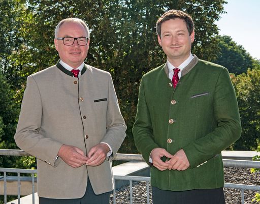  NÖ Bauernbundobmann LH-Stv. Stephan Pernkopf und NÖ
Bauernbunddirektor Paul Nemecek begrüßen den präsentierten
Stromkostenzuschuss für die Landwirtschaft.