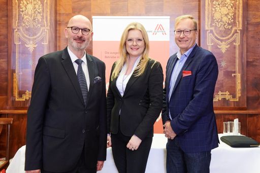 Vorschau Bild von Leitbetriebe Austria und das MARKET Institut
präsentierten die Studie "Familienunternehmen auf dem Prüfstand"