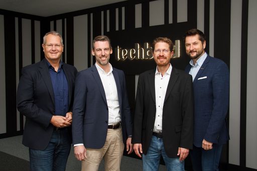 v.l.n.r.: Gerald Reitmayr, techbold Vorstand/COO; Jochen Jasch,
Gründer Jasch-IT und techbold Key Account Manager; Elmar Fleck,
Gründer und Geschäftsführer WEMIT; Damian Izdebski, techbold
Gründer/CEO