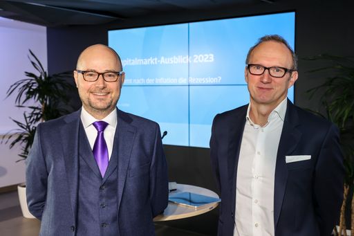  https://www.apa-fotoservice.at/galerie/31438 im Bild: Gerold
PERMOSER, Chief Investment Officer (CIO, Anlage-Chef), Heinz BEDNAR,
Vorsitzender der Geschäftsführung (CEO)