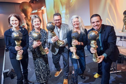 Energy Globe World Award Sieger 2022 Freya Burton
(LanzaTech), Sarah Alexander (UPL Europe Ltd, partner of
nurture.farm, AgTech Startup), Karl Boyce (ARC Power), Roberta
Dixon-Valk (Take 3 for the Sea), Rodrigo Oliveira (Eco Panplas)