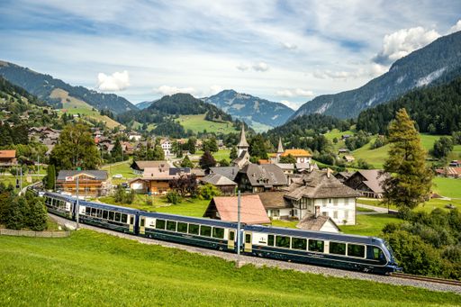 Golden Pass Express bei Rougemont, Waadtland