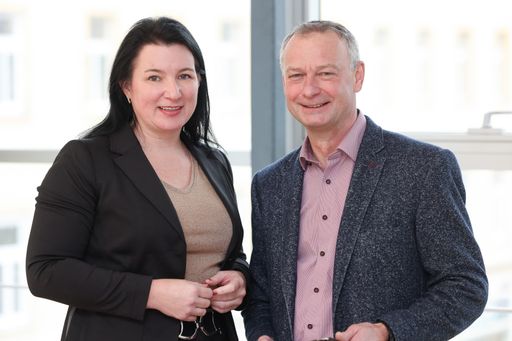 Wirtschaftsforscherin Dr.in Anna Kleissner,
Geschäftsführerin der Econmove GmbH und Ing. Mst. Manfred Denk, MBA,
Bundesinnungsmeister der Sanitär-, Heizungs- und Lüftungstechniker.