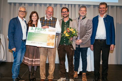 Vorschau Bild von Die Gewinner des 3. Platzes beim
Innovationswettbewerb.