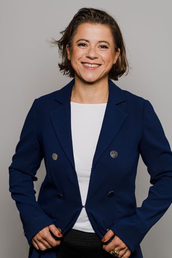 Ab sofort verantwortet Bianca Pfaller (47) als
Senior Head of Controlling bei Drei die Bereiche Financial
Controlling für Privat-, Geschäfts- und Wholesalekunden, Financial
Analytics sowie Business Intelligence.