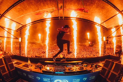 Vorschau Bild von Auch für 2023 werden einzigartige Bühnenshows die Electric Love
Fans begeistern.