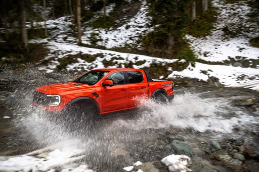 Vorschau Bild von Ford Ranger Raptor dyn / Die Verwendung dieses Bildes für
redaktionelle Zwecke ist unter Beachtung aller mitgeteilten
Nutzungsbedingungen zulässig und dann auch honorarfrei.
Veröffentlichung ausschließlich mit Bildrechte-Hinweis.