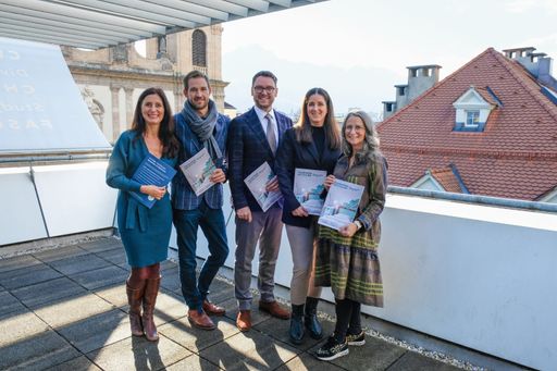 Vorschau Bild von Im neuen Tourismus-Upcycling Magazin der Agentur
fundus GmbH wird die erstmals in gedruckter Version erklärt, wie man
seinen Betrieb effektiv inklusive Betriebskonzept auf Vordermann
bringt.