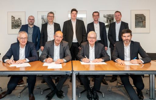 Vertragsunterzeichnung Dr. Alfred Bröckers (Geschäftsführer
adesso insurance solutions), Patrick Homölle, Ralf Jaskula, Oliver
von Ameln (Geschäftsführer adesso insurance solutions), Stephan
Lichtenhagen, Dr. Christoph Helmich (Continentale
Vorstandsvorsitzender), Markus Krekeler, Oliver Dressel, Dr. Thomas
Niemöller (Continentale Vorstand Digitalisierung) / Die Verwendung
dieses Bildes für redaktionelle Zwecke ist unter Beachtung aller
mitgeteilten Nutzungsbedingungen zulässig und dann auch honorarfrei.
Veröffentlichung ausschließlich mit Bildrechte-Hinweis.