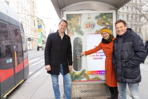  von links: Michael Radelsberger, stv. GF Sky
Österreich, Judith Ranftler, Leiterin des Bereichs Kinderarmut
Abschaffen bei der Volkshilfe, Walter Fink, Director Marcoms & Brand
Sky Österreich.