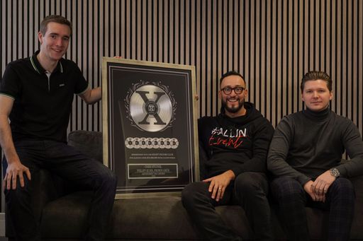 Grün, Steiner und Kuhn freuen sich über den begehrten Award.
