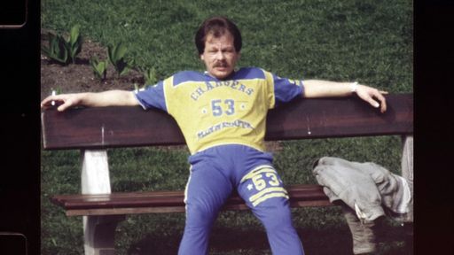 In den 80ern gibt es einen Mann, der den Hamburger Kiez und das
Rotlichtmilieu für 14 Monate in Angst und Schrecken versetzt. Werner
Pinzer schaltet jegliche Konkurrenz skrupellos aus. / Die Verwendung
dieses Bildes für redaktionelle Zwecke ist unter Beachtung aller
mitgeteilten Nutzungsbedingungen zulässig und dann auch honorarfrei.
Veröffentlichung ausschließlich mit Bildrechte-Hinweis.