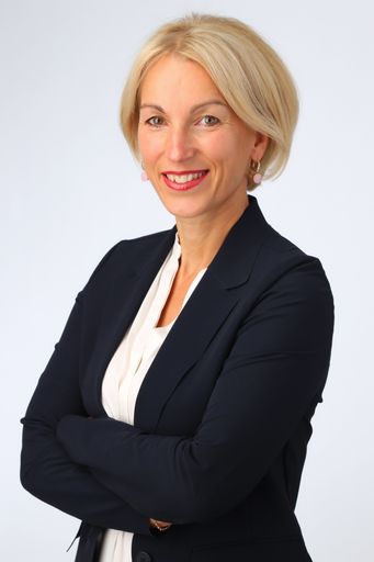 Dipl. BW Sabine Pfeffer, MLS übernimmt mit 1. April
2023 die Leitung des Ressorts Kunde & Markt Bank Österreich bei
UNIQA und ist damit zuständig für die Marke Raiffeisen Versicherung.