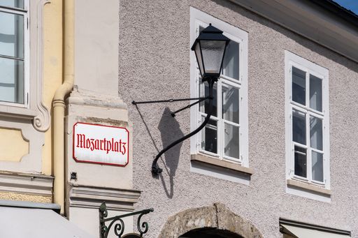  Mozartplatz in der Salzburger Altstadt