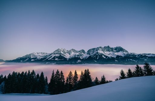  Gebirgszug Wilder Kaiser bei Nacht im Winter - ohne
Feuerwerk.