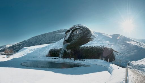  Über 400.000 Gäste besuchten im Jahr 2022 den
ikonischen „Riesen“ (Bild) in den Swarovski Kristallwelten in
Wattens/Tirol.