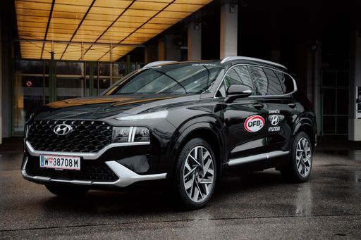 Vorschau Bild von Der Hyundai Santa Fe wurde an den ÖFB übergeben