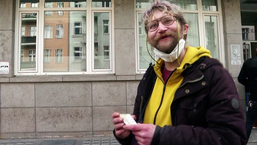 Pille (27) hofft auf einen Umzug in eine eigene Wohnung. / Die
Verwendung dieses Bildes für redaktionelle Zwecke ist unter
Beachtung aller mitgeteilten Nutzungsbedingungen zulässig und dann
auch honorarfrei. Veröffentlichung ausschließlich mit
Bildrechte-Hinweis.