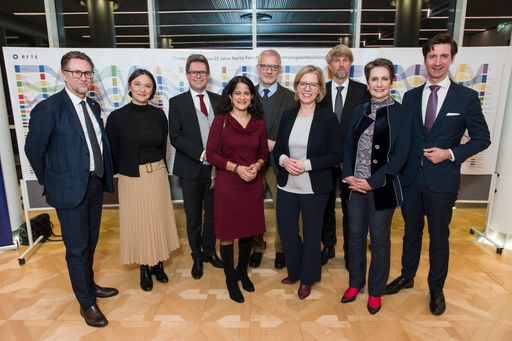  Neujahrsempfang der RFTE im Ringturm am
Schottenring. Von links: Ratsvorsitzende Sylvia Schwaag Serger,
Bundesminister Martin Polaschek, Bundesministerin Leonore Gewessler,
Stv. Ratsvorsitzende Sabine Herlitschka und Sektionsleiter Florian
Frauscher