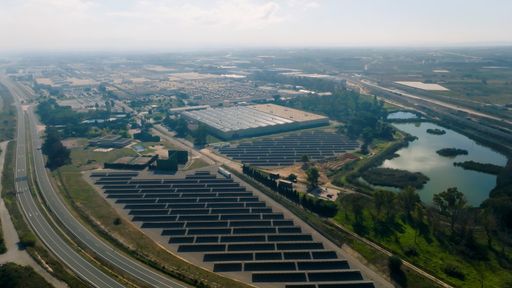 Vorschau Bild von Ford is looking to the future with a new solar power plant at its
Almussafes manufacturing facilities in Valencia, Spain. / Die
Verwendung dieses Bildes für redaktionelle Zwecke ist unter
Beachtung aller mitgeteilten Nutzungsbedingungen zulässig und dann
auch honorarfrei. Veröffentlichung ausschließlich mit
Bildrechte-Hinweis.