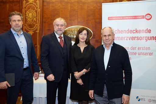 https://www.apa-fotoservice.at/galerie/31730 Im Bild v.l.n.r.:
ÖSG-Sekretär Prim. Mag. Dr. Gregor Kienbacher, MSc, (Theresienhof -
Klinikum für Orthopädie und orthopädische Rehabilitation),
ÖSG-Vizepräsident und künftiger Präsident Ao.Univ.-Prof. Dr. Wilhelm
Eisner (Medizinische Universität Innsbruck), ÖSG-Präsidentin Dr.in
Waltraud Stromer (Landesklinikum Horn), ÖSG-Generalsekretär Prim.
Univ.-Prof. Dr. Rudolf Likar, MSc, (Klinikum Klagenfurt am
Wörthersee)
