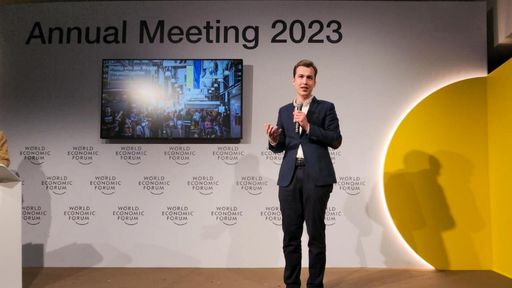 Philipp von der Wippel bei der Verleihung des Schwab Foundation
Awards in Davos. (Privates Foto) / Die Verwendung dieses Bildes für
redaktionelle Zwecke ist unter Beachtung aller mitgeteilten
Nutzungsbedingungen zulässig und dann auch honorarfrei.
Veröffentlichung ausschließlich mit Bildrechte-Hinweis.