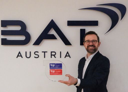  Jochen Hiller, GF von BAT Austria mit Top Employer Trophy
