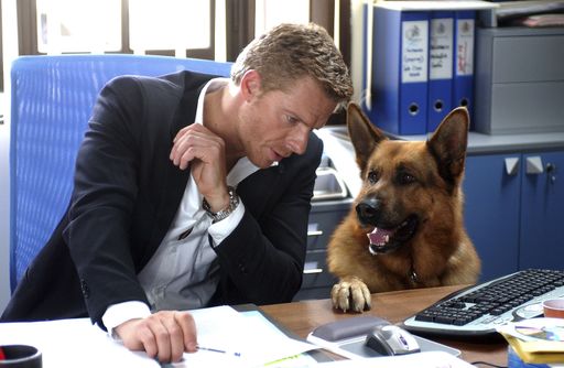 Vorschau Bild von Lorenzo Fabbri alias Kaspar Capparoni mit Kommissar
Rex