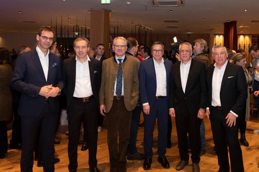  Landeshauptmann Markus Wallner, CEO Falkensteiner
Michaeler Tourism Group (FMTG) Otmar Michaeler, illwerke vkw
Vorstandsmitglieder Christof Germann und Helmut Mennel,
Vorstandsmitglied FMTG Andreas Falkensteiner und
Vorstandsvorsitzender Erich Falkensteiner