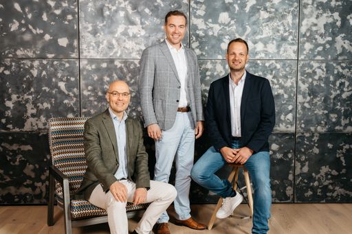  CFO & Co-Founder Alexander Komarek, CEO &
Co-Founder Benedikt Komarek und Geschäftsführer Markus Marth (von
links)