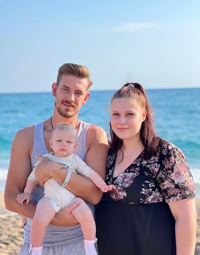 Tim und Lavinia mit ihrer Tochter Haylie / Die Verwendung dieses
Bildes für redaktionelle Zwecke ist unter Beachtung aller
mitgeteilten Nutzungsbedingungen zulässig und dann auch honorarfrei.
Veröffentlichung ausschließlich mit Bildrechte-Hinweis.