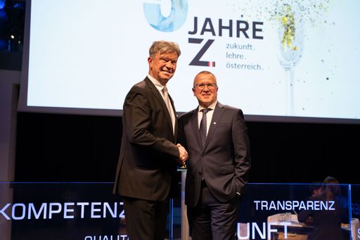  Übergabe des Präsidiums von Gründer und
Ehrenpräsident Werner Steinecker zu Robert Machtlinger