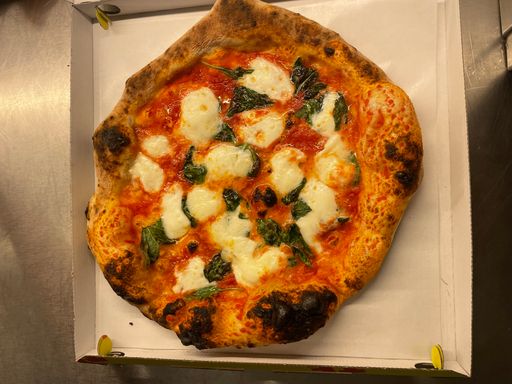 Vorschau Bild von Fertige Pizza eines Scuola Volante Schülers
