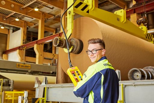 Lehrling von Smurfit Kappa Nettingsdorf bei der
Arbeit