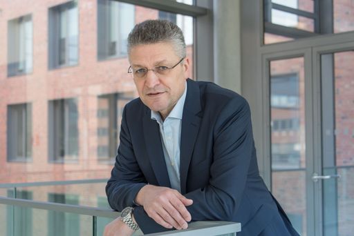 Professor Dr. Lothar H. Wieler wird ab 01.04.2023 Sprecher des
neuen Digital Health Clusters am Hasso-Plattner-Institut / Die
Verwendung dieses Bildes für redaktionelle Zwecke ist unter
Beachtung aller mitgeteilten Nutzungsbedingungen zulässig und dann
auch honorarfrei. Veröffentlichung ausschließlich mit
Bildrechte-Hinweis.