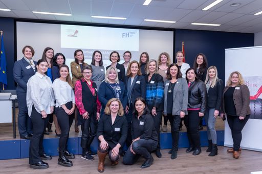 Die Mentees und Mentorinnen des
"DamenLogistikMentoring" beim diesjährigen Kick-Off-Event.