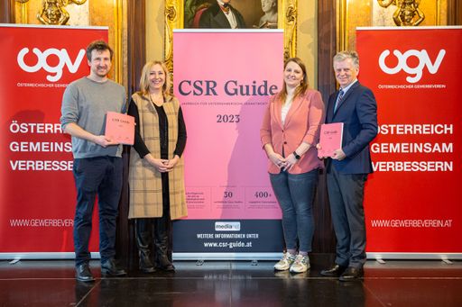 https://www.apa-fotoservice.at/galerie/31870 Der im medianet
Verlag erschienene CSR Guide 2023 wurde im Wiener Palais Eschenbach
der Öffentlichkeit vorgestellt. Die bereits 14. Ausgabe des
Jahresbuchs ist das Nachschlagewerk für Österreichs nachhaltige
Unternehmen und all jenen, denen Corporate Social Responsibility ein
Anliegen ist.