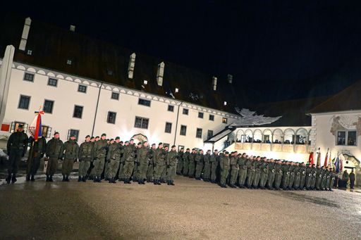 Vorschau Bild von Die angzugelobenden Rekruten angetreten