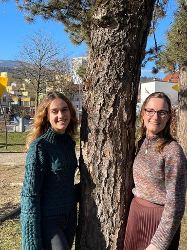 Gewinnerin Theresa Drexler (li.) und Lehrerin Naomi
Hoddles (re.)