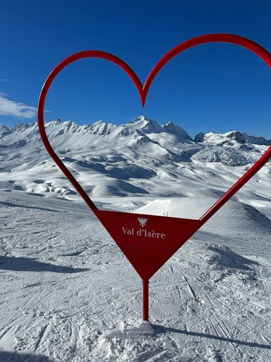  Val-d’Isère gehört zum Skigebiet Espace Killy. Der höchste Punkt
von Val d'Isère liegt mit 2.850m über dem Meeresspiegel.