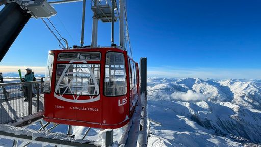 Vorschau Bild von L'Aiguille Rouge ist der höchste Punkt im Skigebiet von Les Arcs.
Les Arcs ist mit über 425 Pistenkilometer ein tendenziell etwas
familiärer ausgerichtetes Skigebiet.