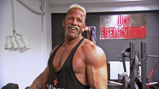 Hollywood Matze alias Matthias Schneider (48) hat ein bewegtes
Leben hinter sich. Der Bodybuilder sieht in allem das Gute,
verbreitet positive Stimmung und besitzt ein liebevolles Herz. / Die
Verwendung dieses Bildes für redaktionelle Zwecke ist unter
Beachtung aller mitgeteilten Nutzungsbedingungen zulässig und dann
auch honorarfrei. Veröffentlichung ausschließlich mit
Bildrechte-Hinweis.
