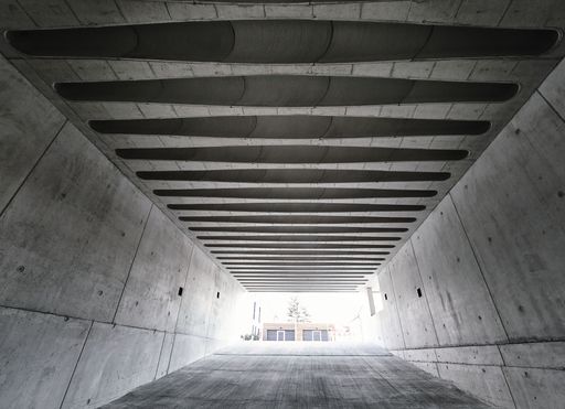 Vorschau Bild von Baumit BauMinator: Die neue Technologie des
Beton-3D-Drucks wird mit gezielter Materialeinsparung und damit zur
CO2-Reduktion eingesetzt.