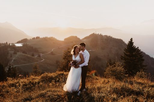 Weit weg vom Trubel und mitten in der Natur: Bei
der „Salzburger Berghochzeit“ geben sich Brautpaare an verwunschen
schönen Plätzen das Ja-Wort.