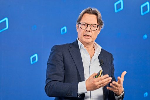 Markus Webhofer (Bild) plädiert für noch mehr
Dynamik in der Branche in puncto Nachhaltigkeit: „Neben großen
Leuchtturmprojekten braucht es vor allem einen fundierten Dialog
innerhalb einer Region, damit ein breites Bekenntnis bei allen
Leistungsträgern entstehen kann.“