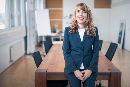 emporia-Eigentümerin Eveline Pupeter: "Wir haben
vor 20 Jahren das weltweit erste Seniorenhandy entwickelt."