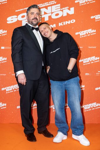 Vorschau Bild von Regisseur David Wnendt und Felix Lobrecht auf der Premiere von
SONNE UND BETON in Berlin. / Die Verwendung dieses Bildes für
redaktionelle Zwecke ist unter Beachtung aller mitgeteilten
Nutzungsbedingungen zulässig und dann auch honorarfrei.
Veröffentlichung ausschließlich mit Bildrechte-Hinweis.