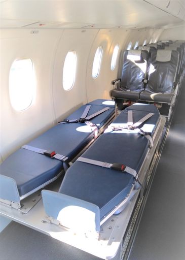 Vorschau Bild von Die Flugzeuge der SOS Assistance verfügen über
unterschiedliche Bestuhlungen, sodass Sitzend- und
Liegend-Transporte möglich sind.
