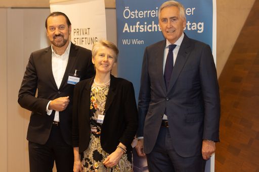  v.l.n.r. Werner H. Hoffmann, Susanne Kalss, Peter
Löscher